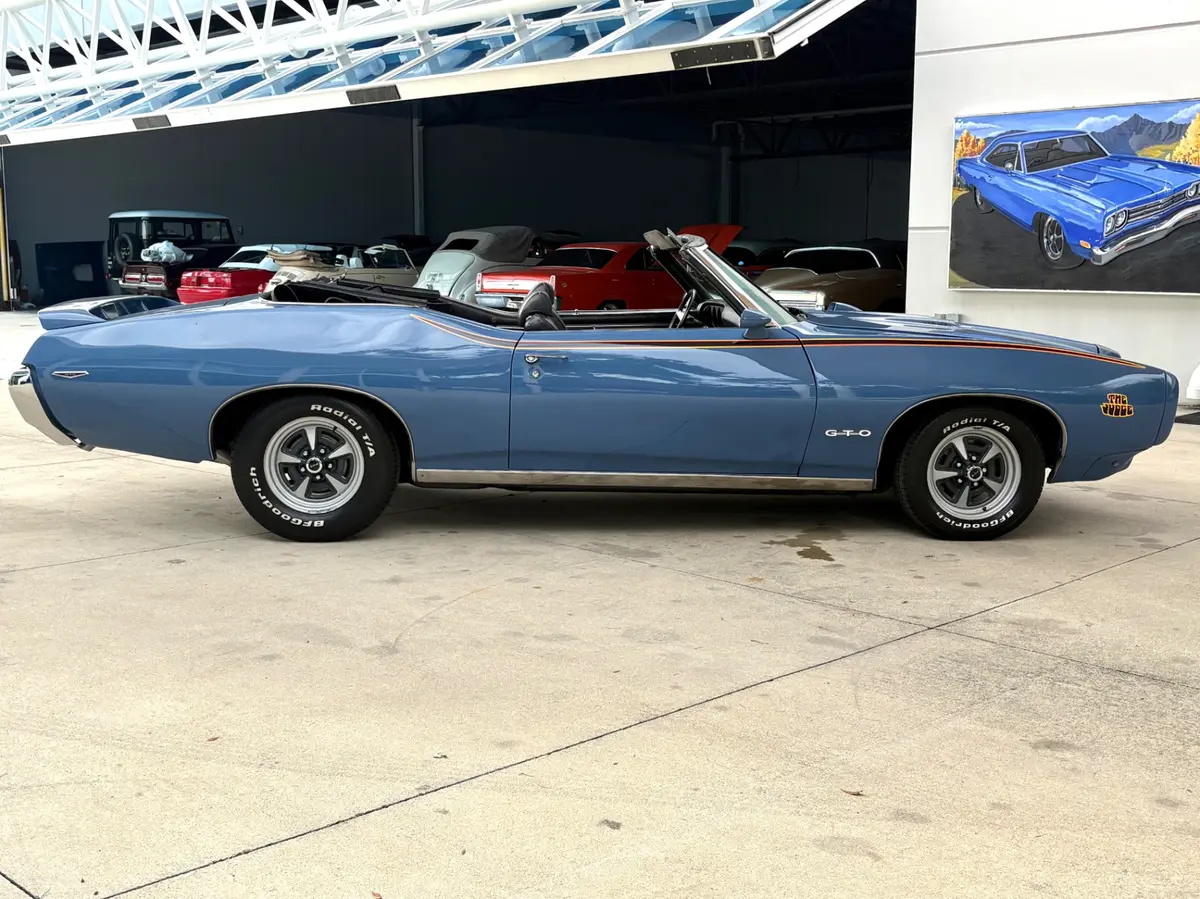 Vehicle photo 5