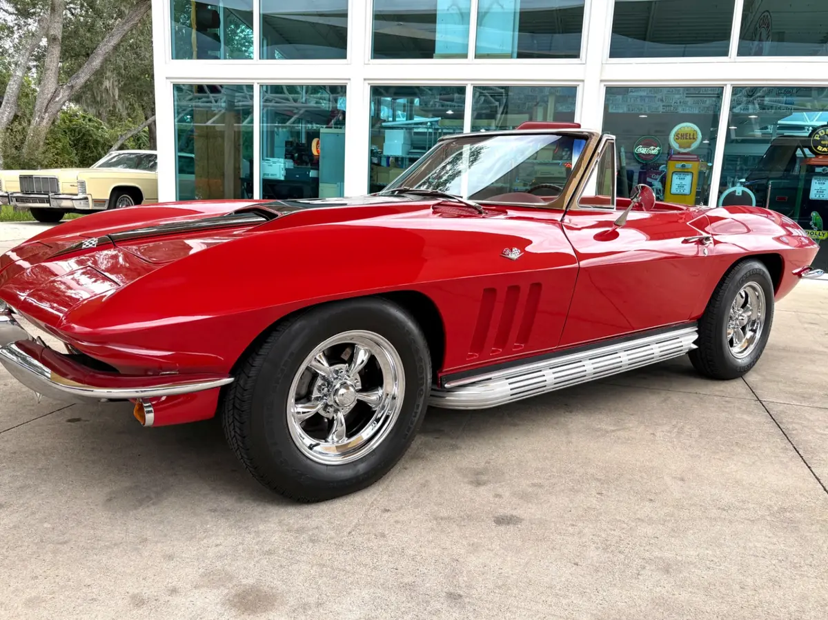 Vehicle photo 13