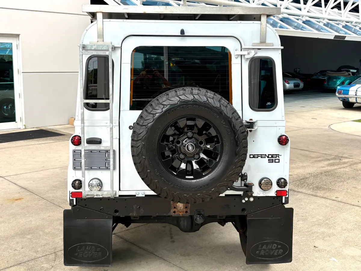 Vehicle photo 8