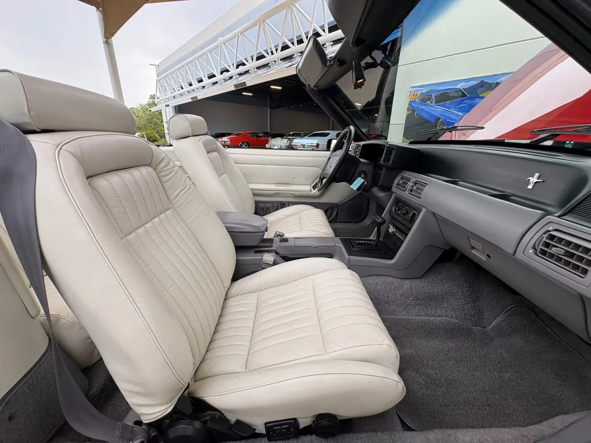 Vehicle photo 46