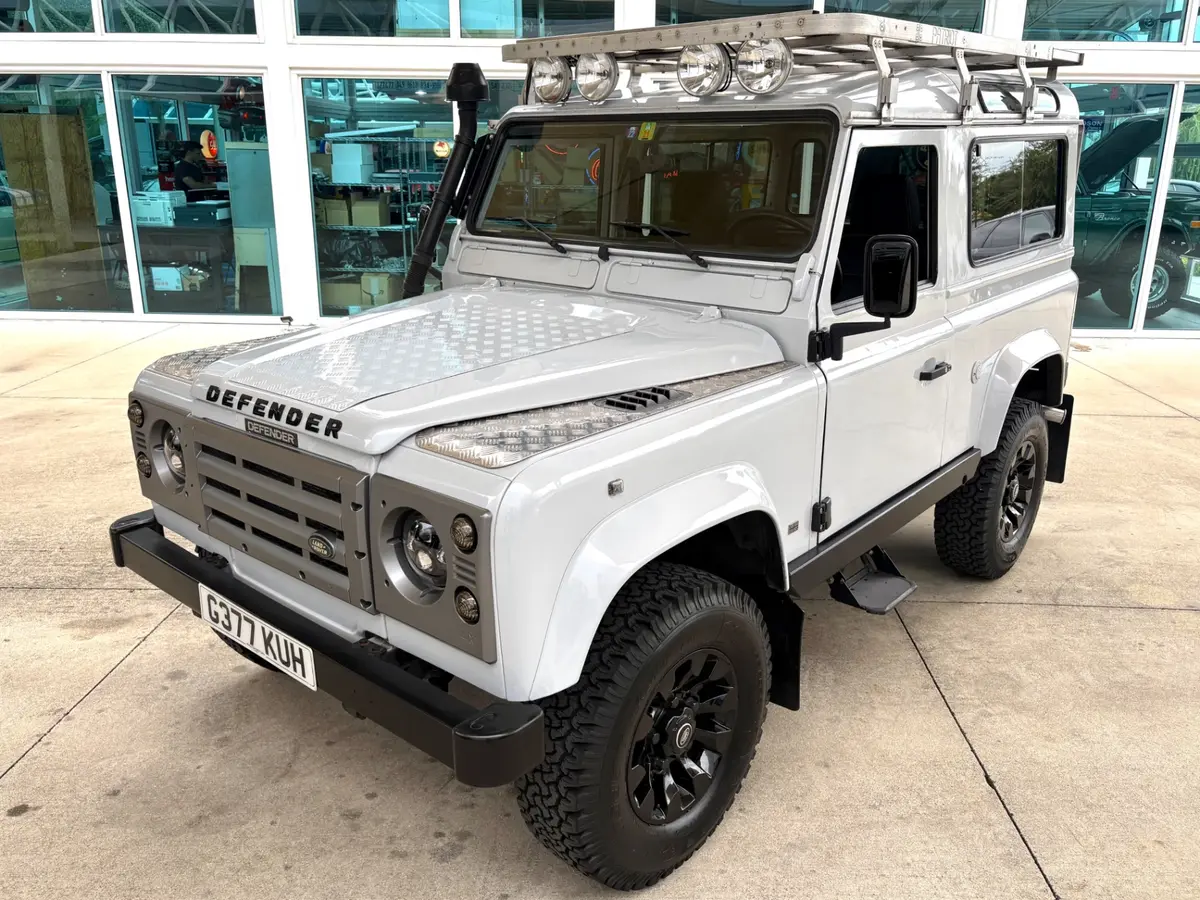 Vehicle photo 20