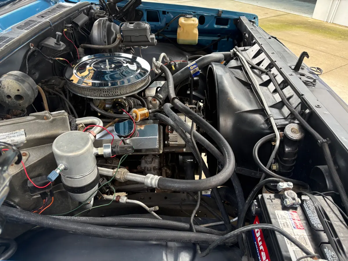 Vehicle photo 25