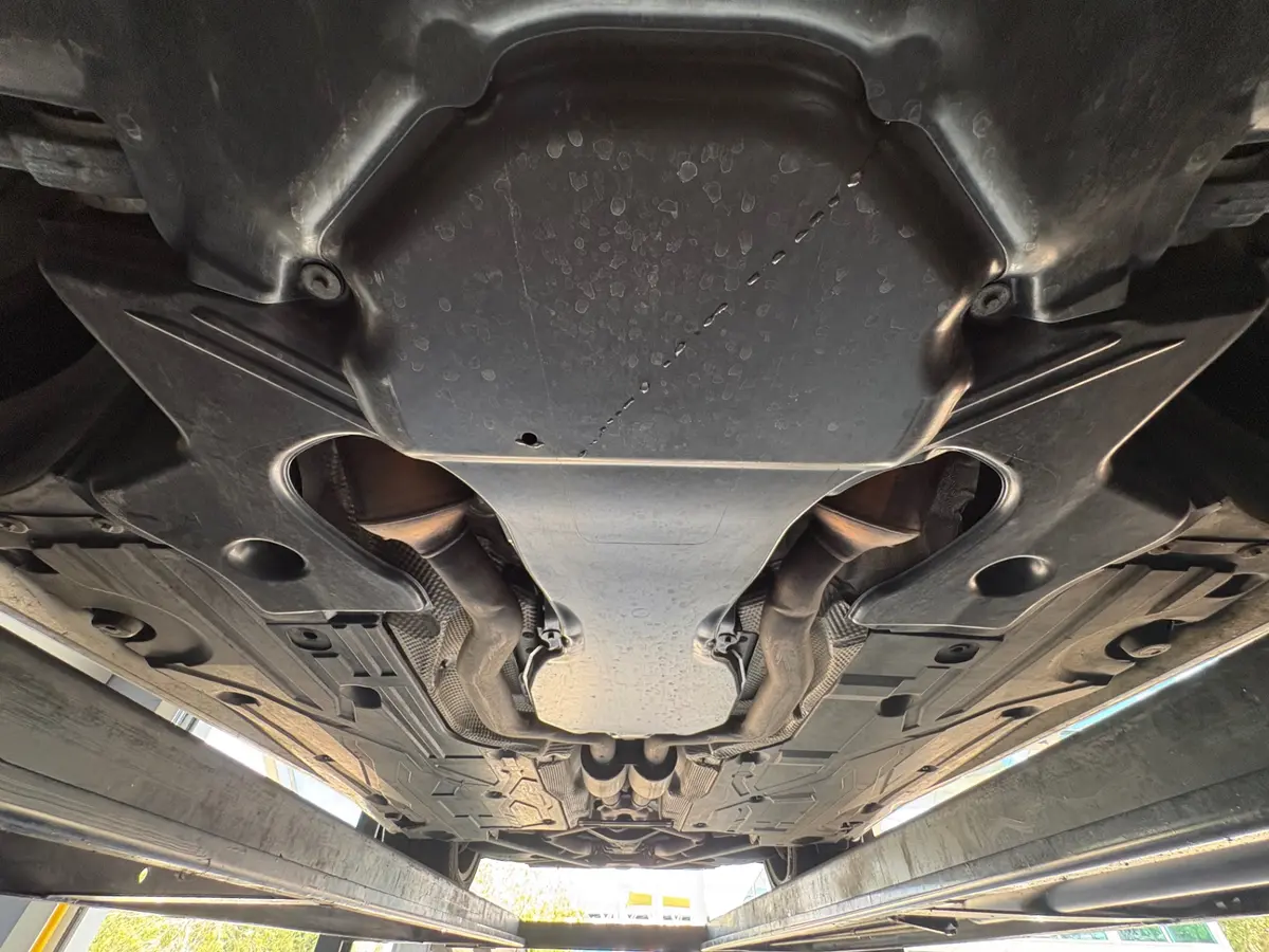 Vehicle photo 60