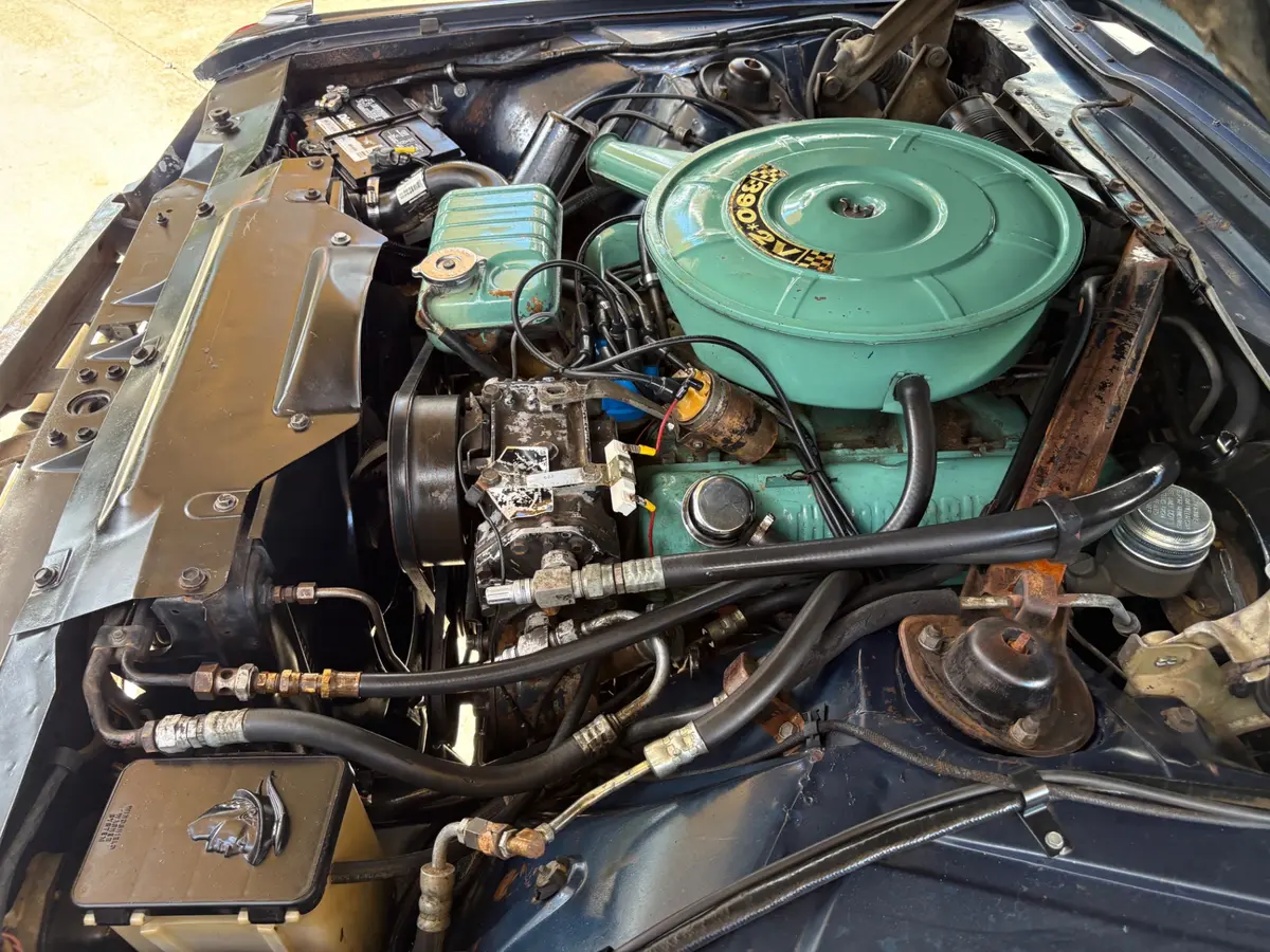 Vehicle photo 30