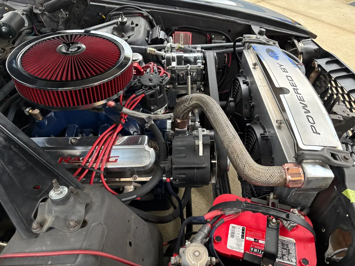 Vehicle photo 24