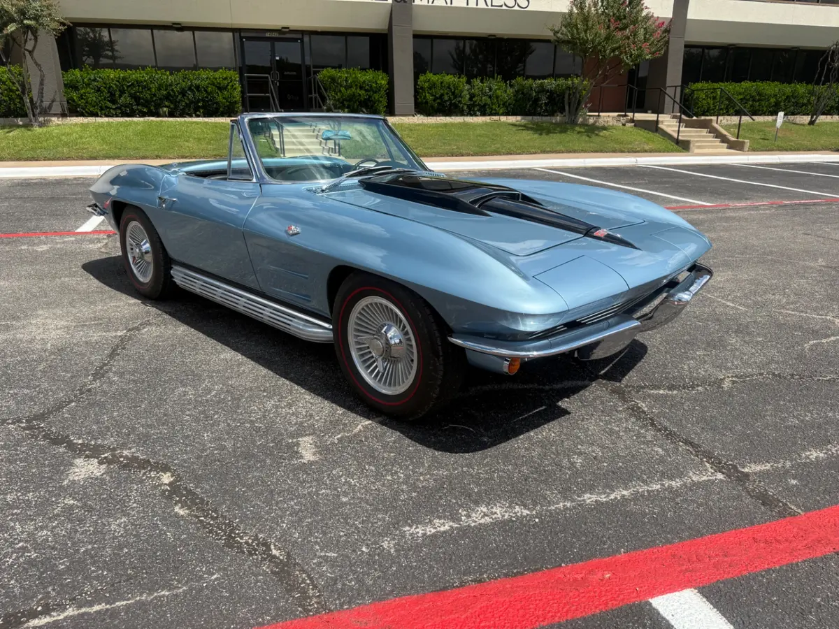 Vehicle photo 10