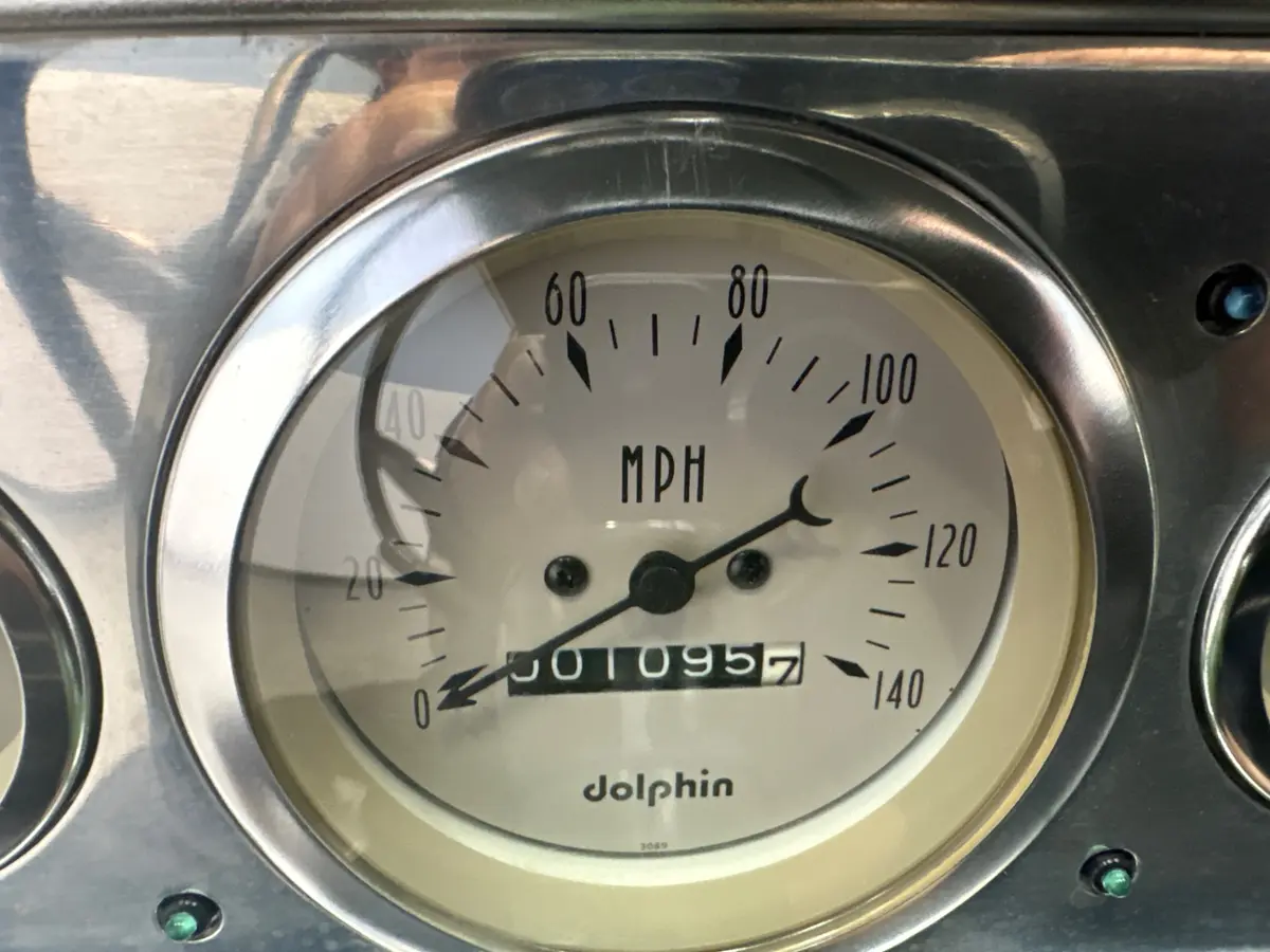 Vehicle photo 25