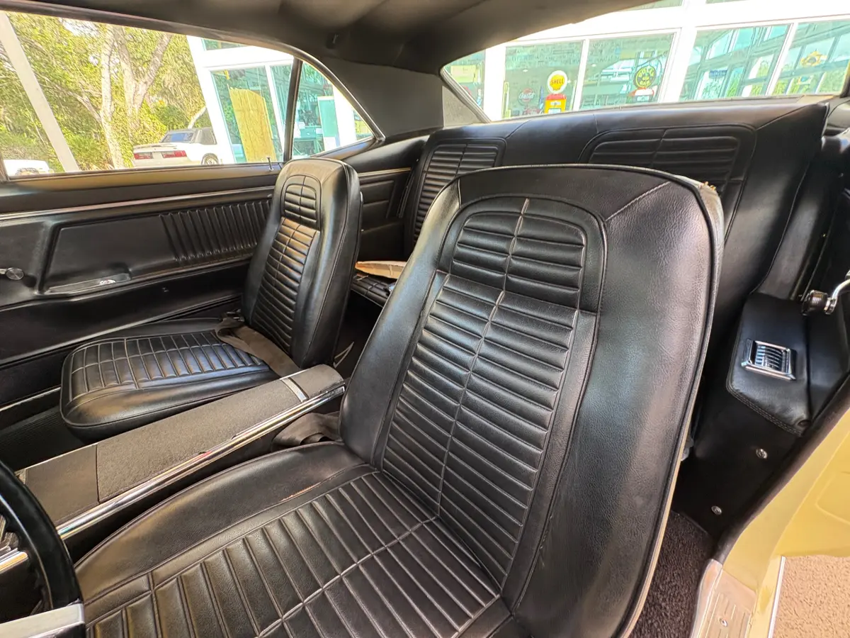 Vehicle photo 34