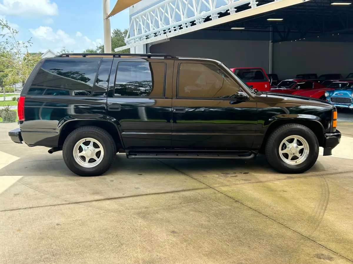 Vehicle photo 4