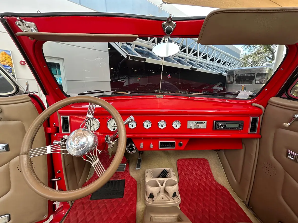 Vehicle photo 24