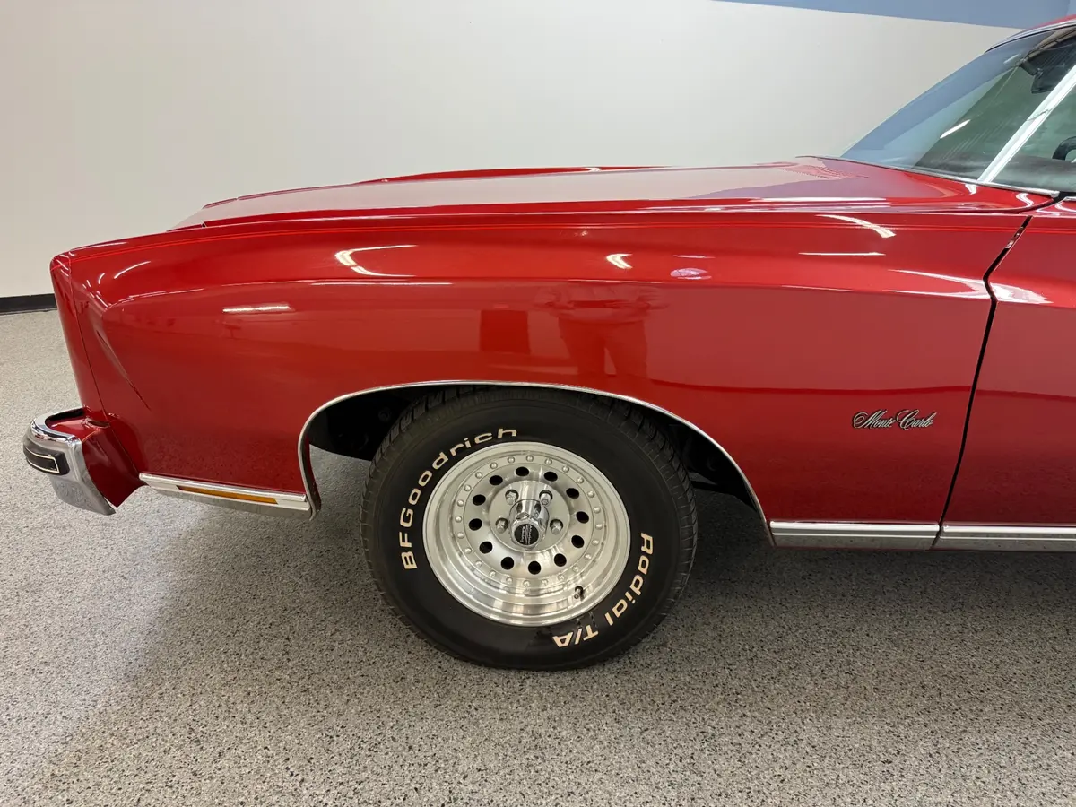 Vehicle photo 14