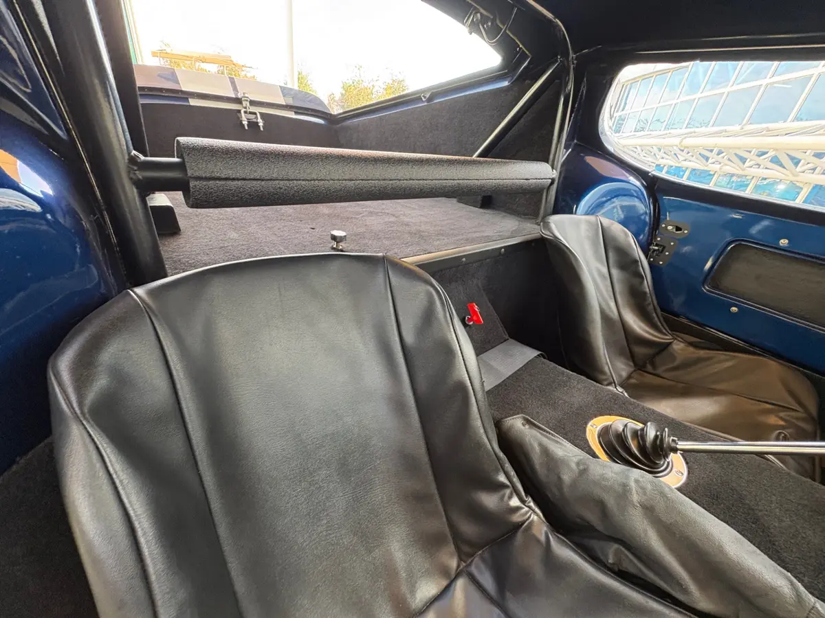 Vehicle photo 43