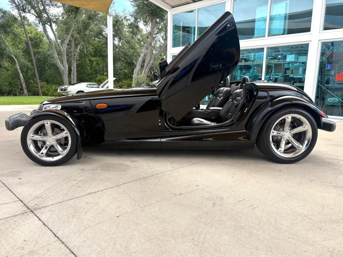 Vehicle photo 25