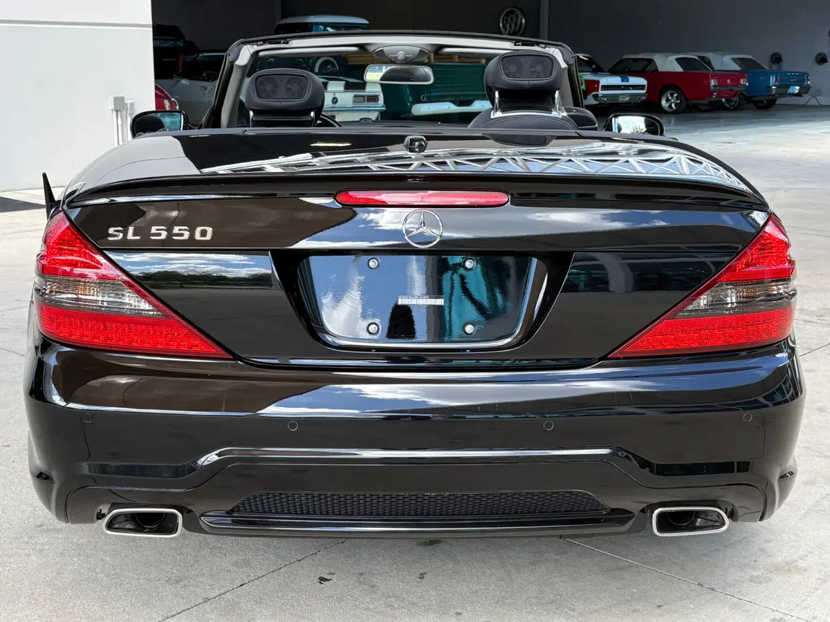 Vehicle photo 7