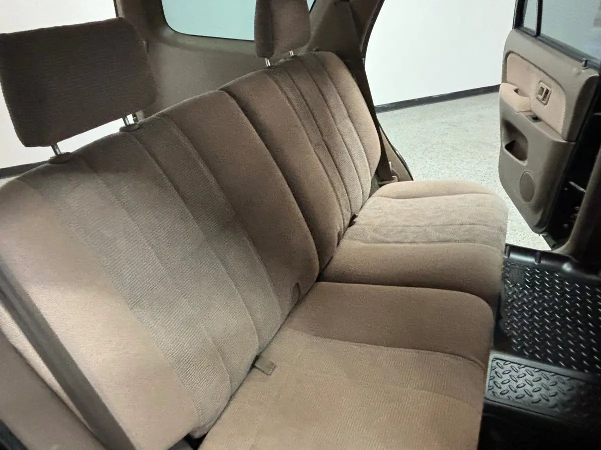 Vehicle photo 31