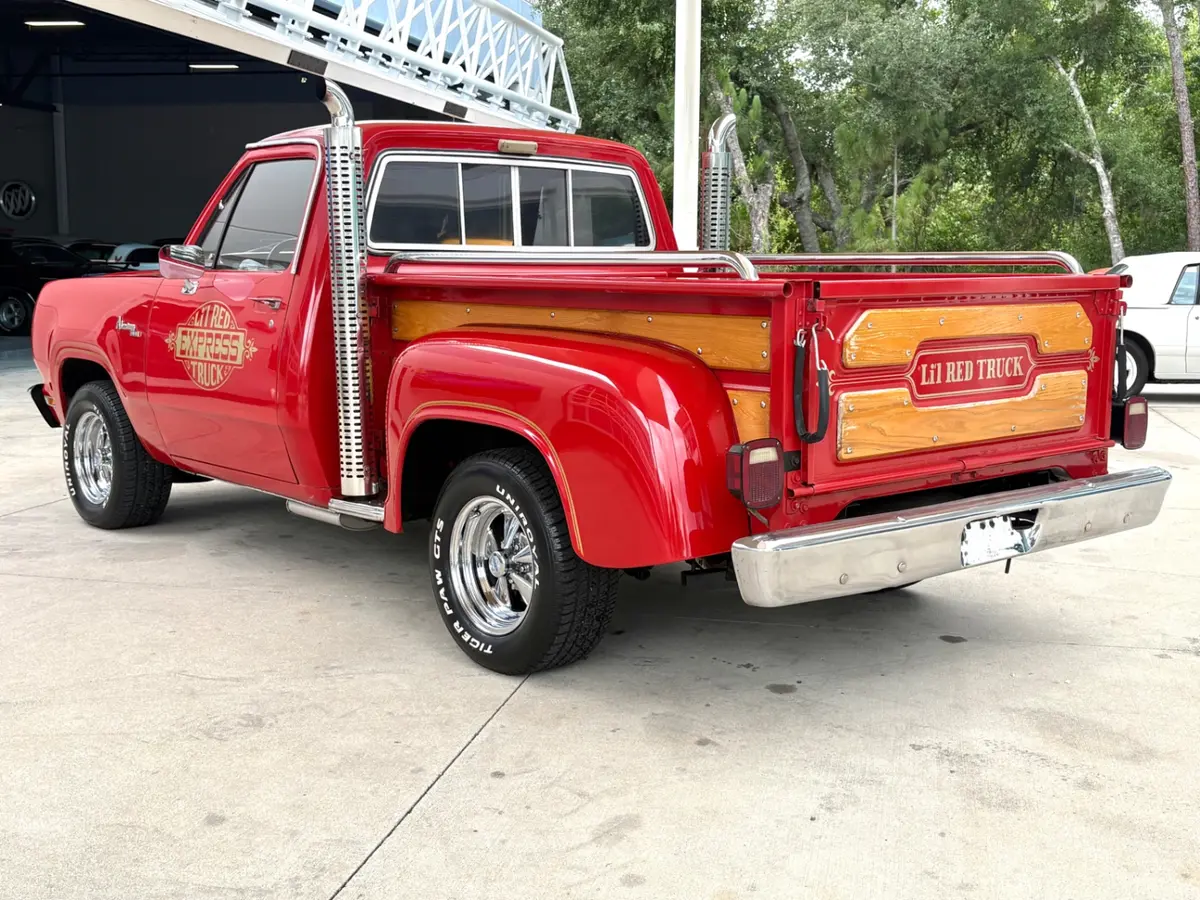 Vehicle photo 9
