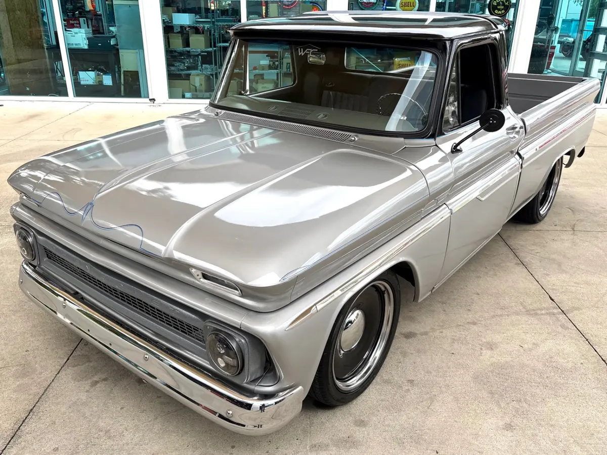 Vehicle photo 20