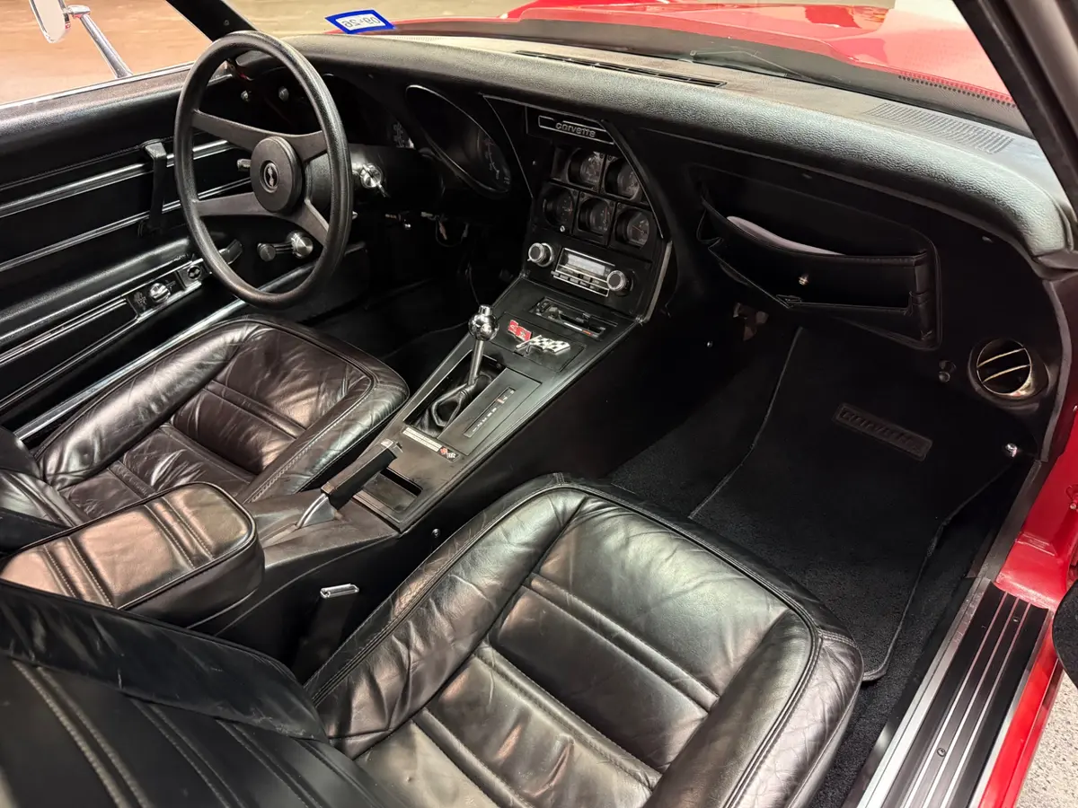 Vehicle photo 28
