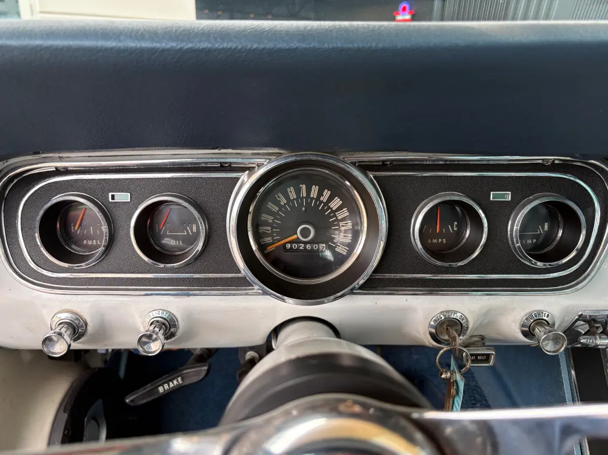 Vehicle photo 37