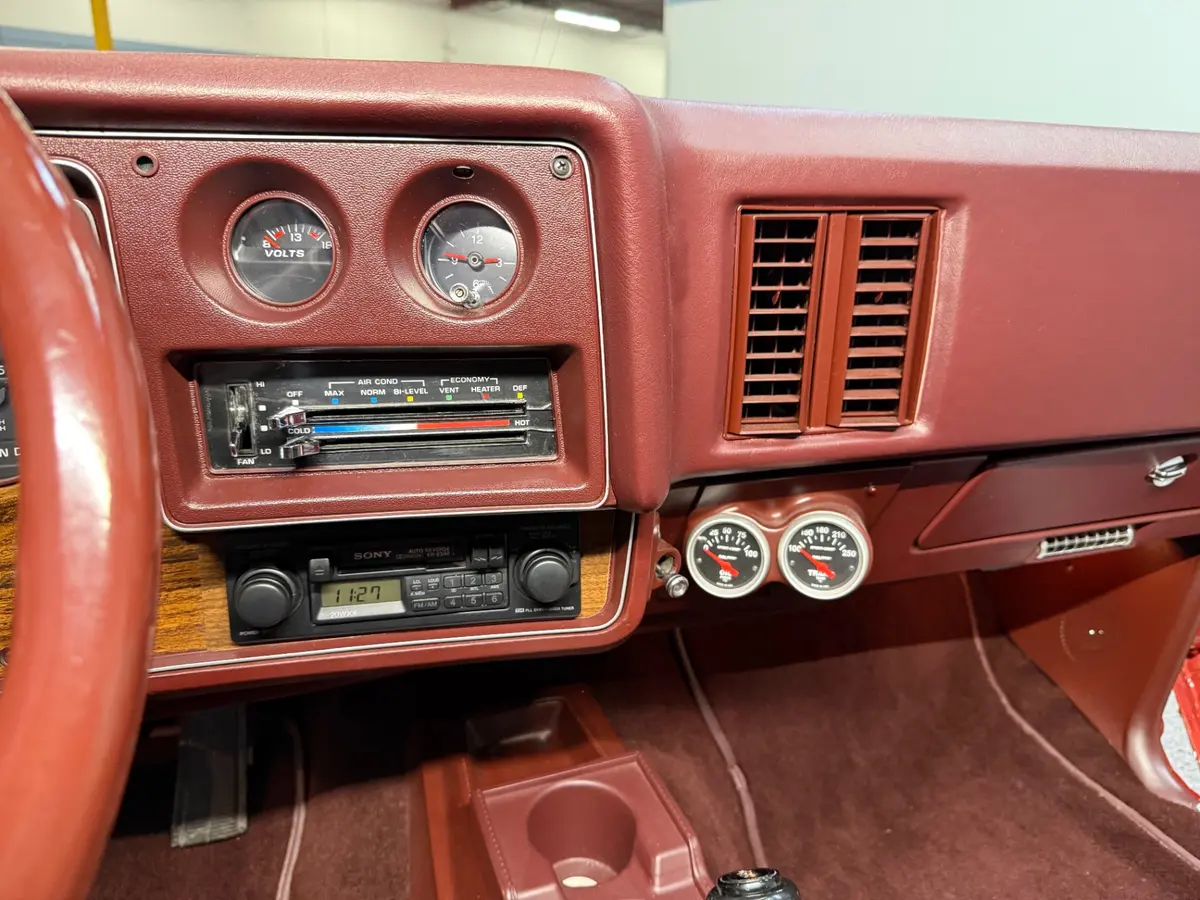 Vehicle photo 34
