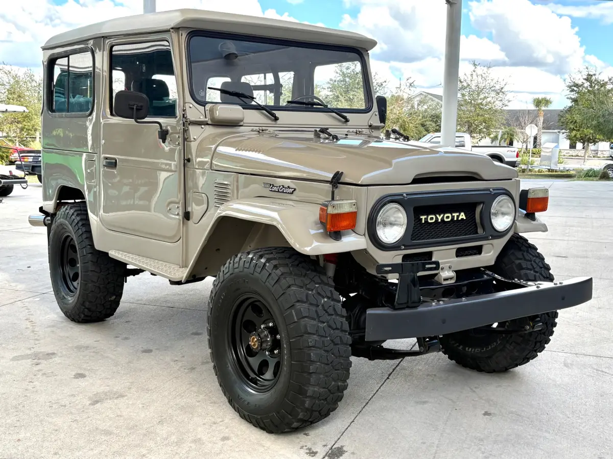 Vehicle photo 4