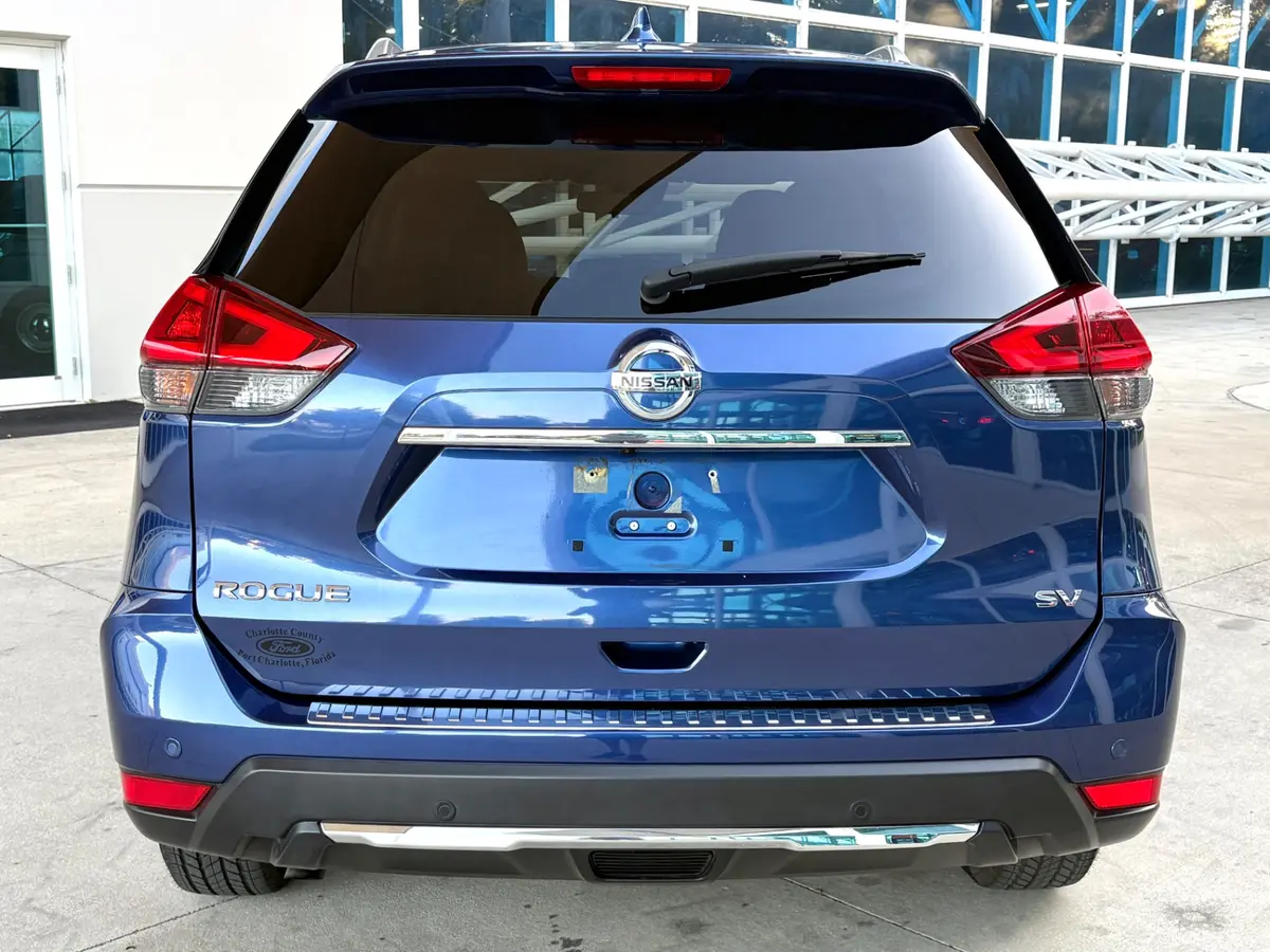 Vehicle photo 7