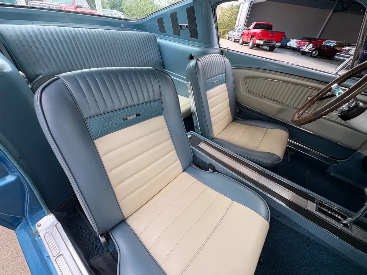 Vehicle photo 41