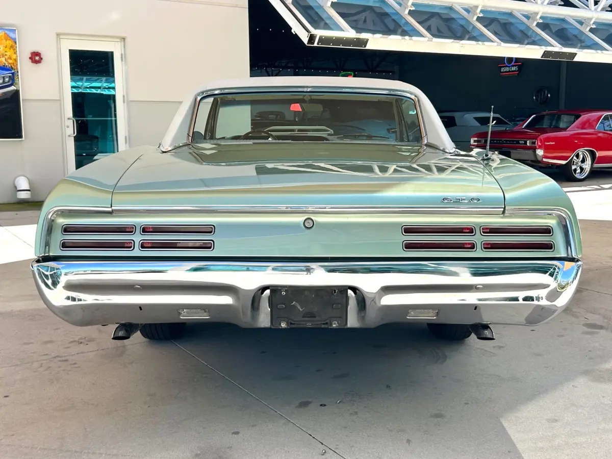 Vehicle photo 6