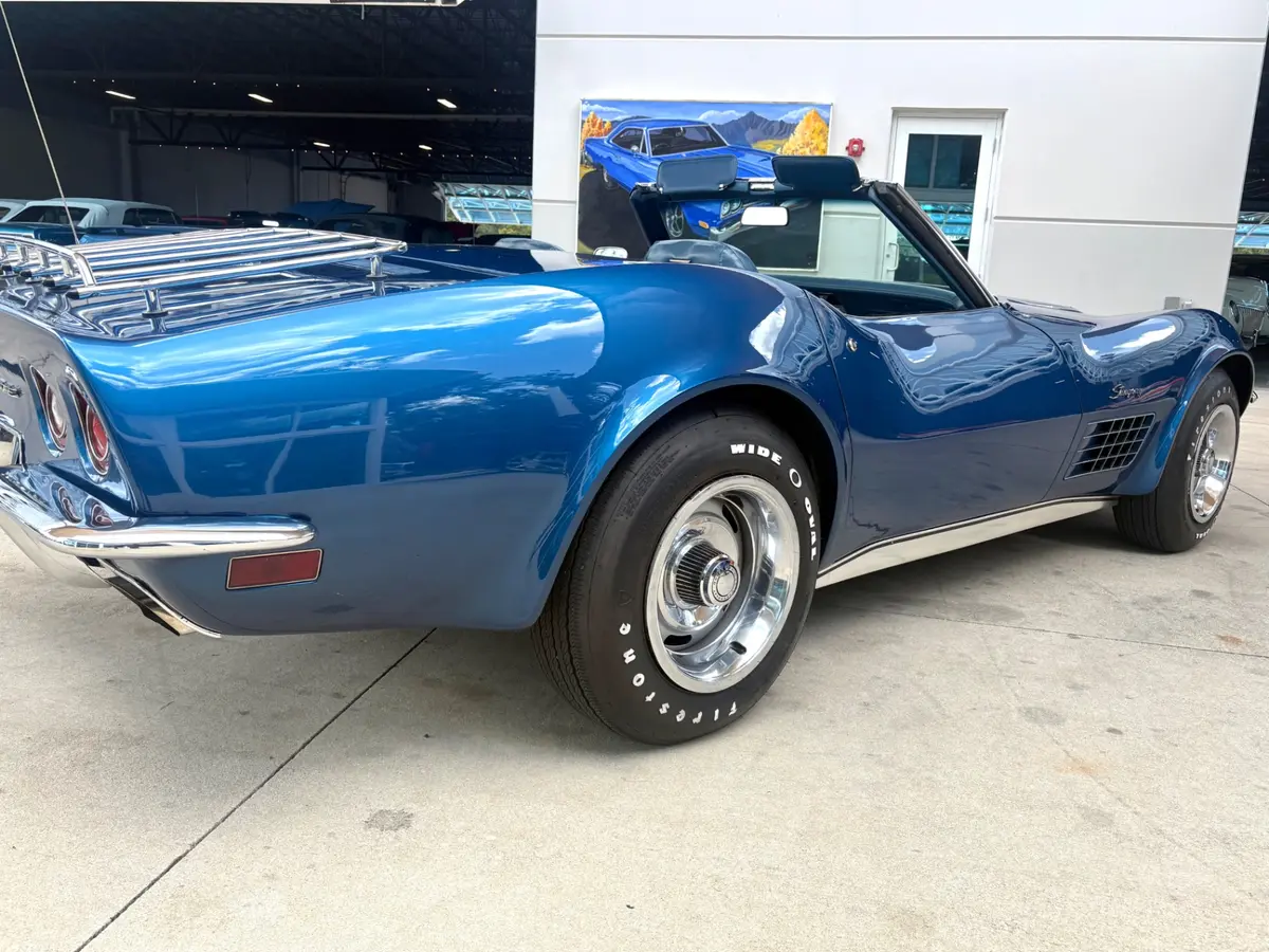 Vehicle photo 16