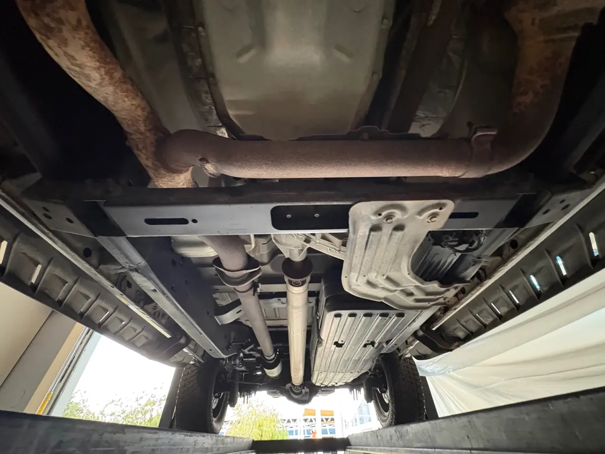 Vehicle photo 59