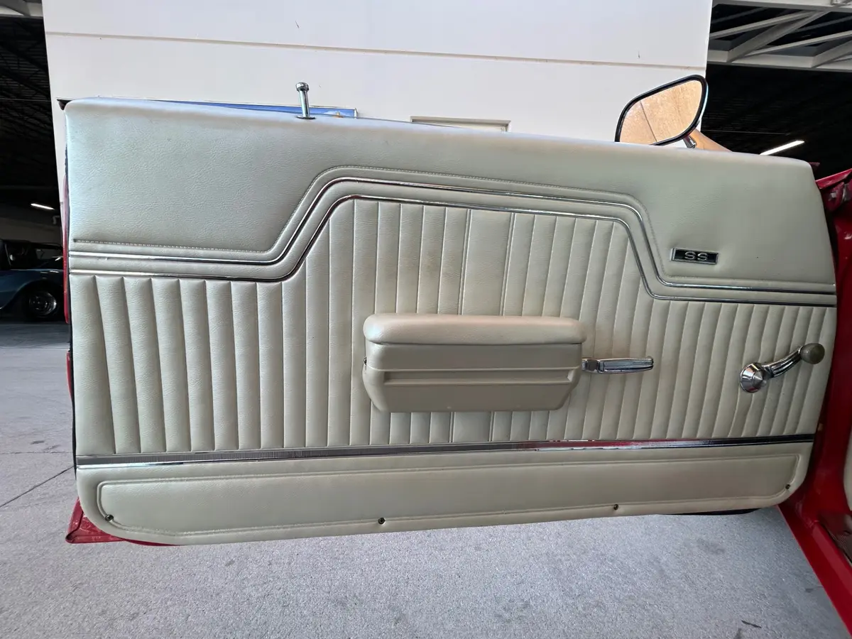 Vehicle photo 29