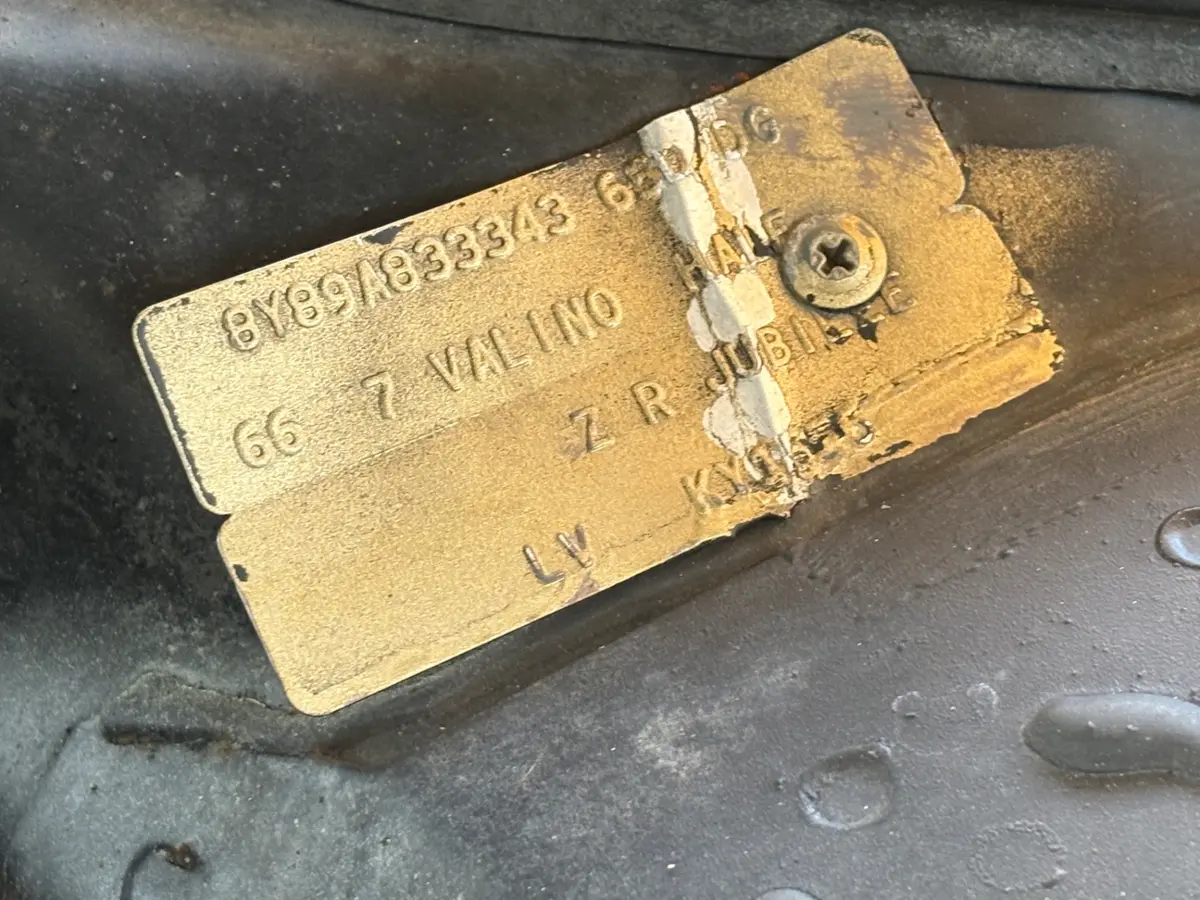 Vehicle photo 27