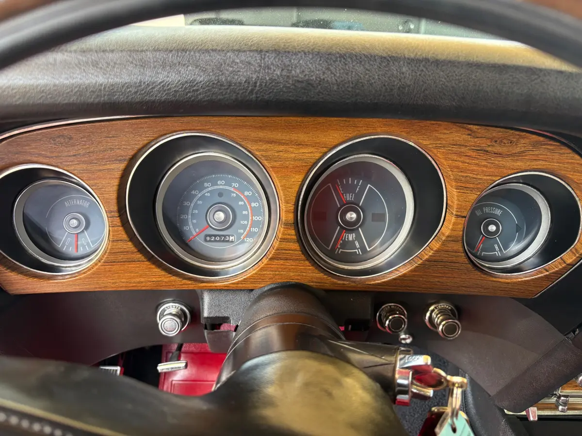 Vehicle photo 37