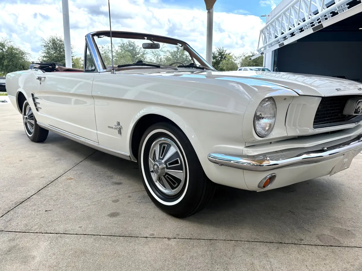 Vehicle photo 19