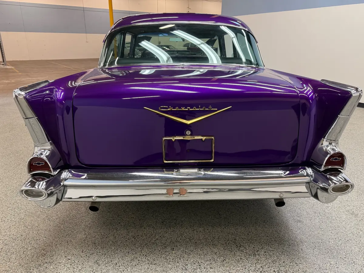 Vehicle photo 7