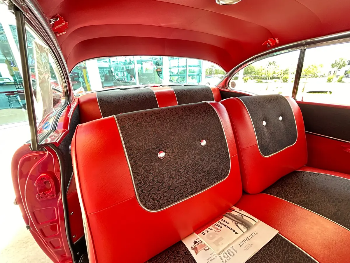 Vehicle photo 27