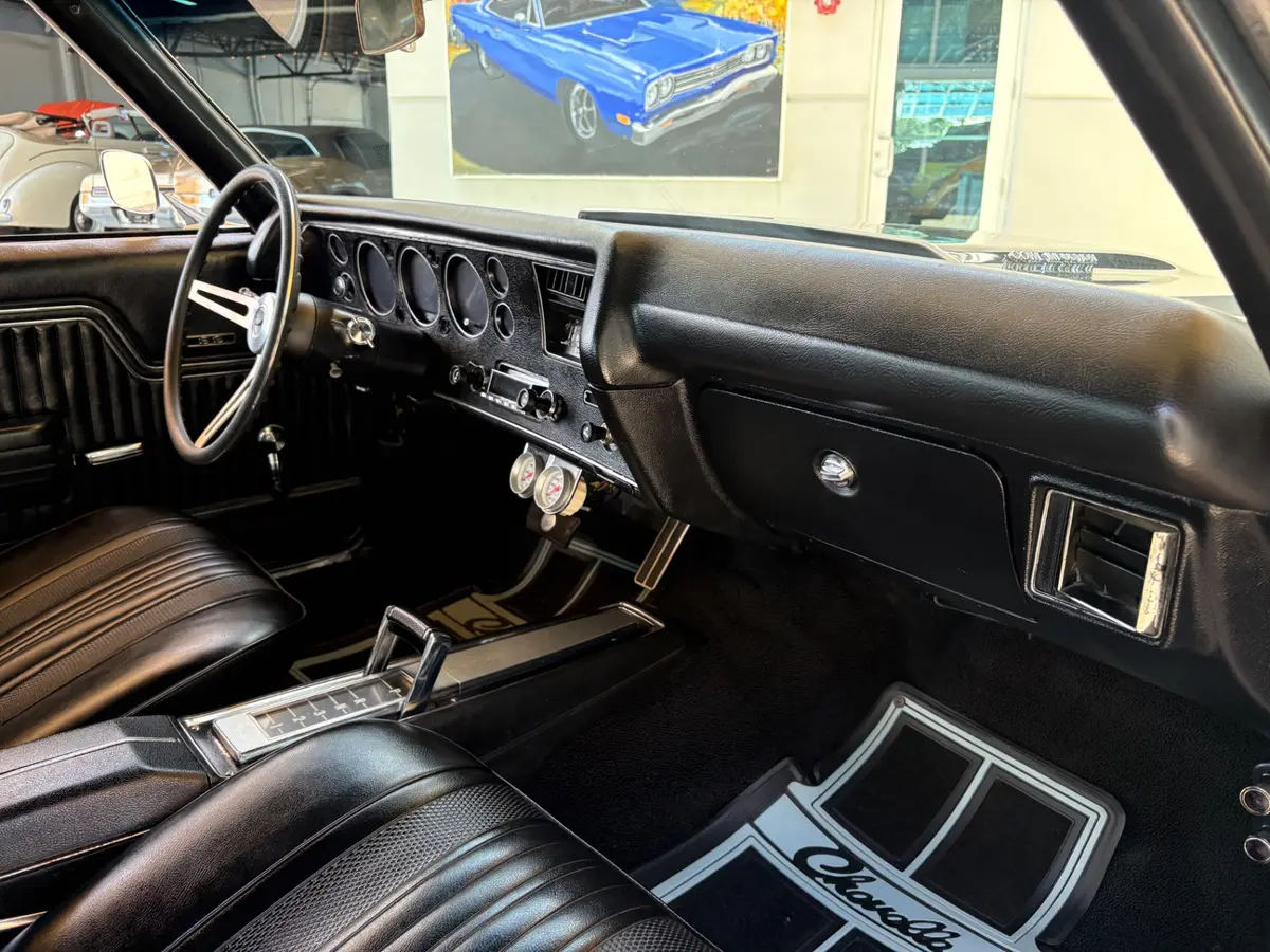 Vehicle photo 45
