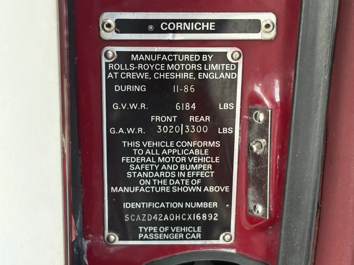 Vehicle photo 30