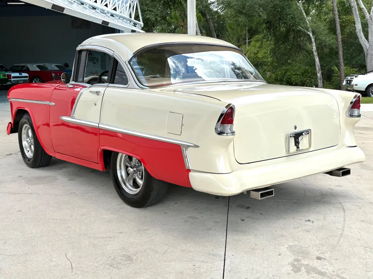 Vehicle photo 7