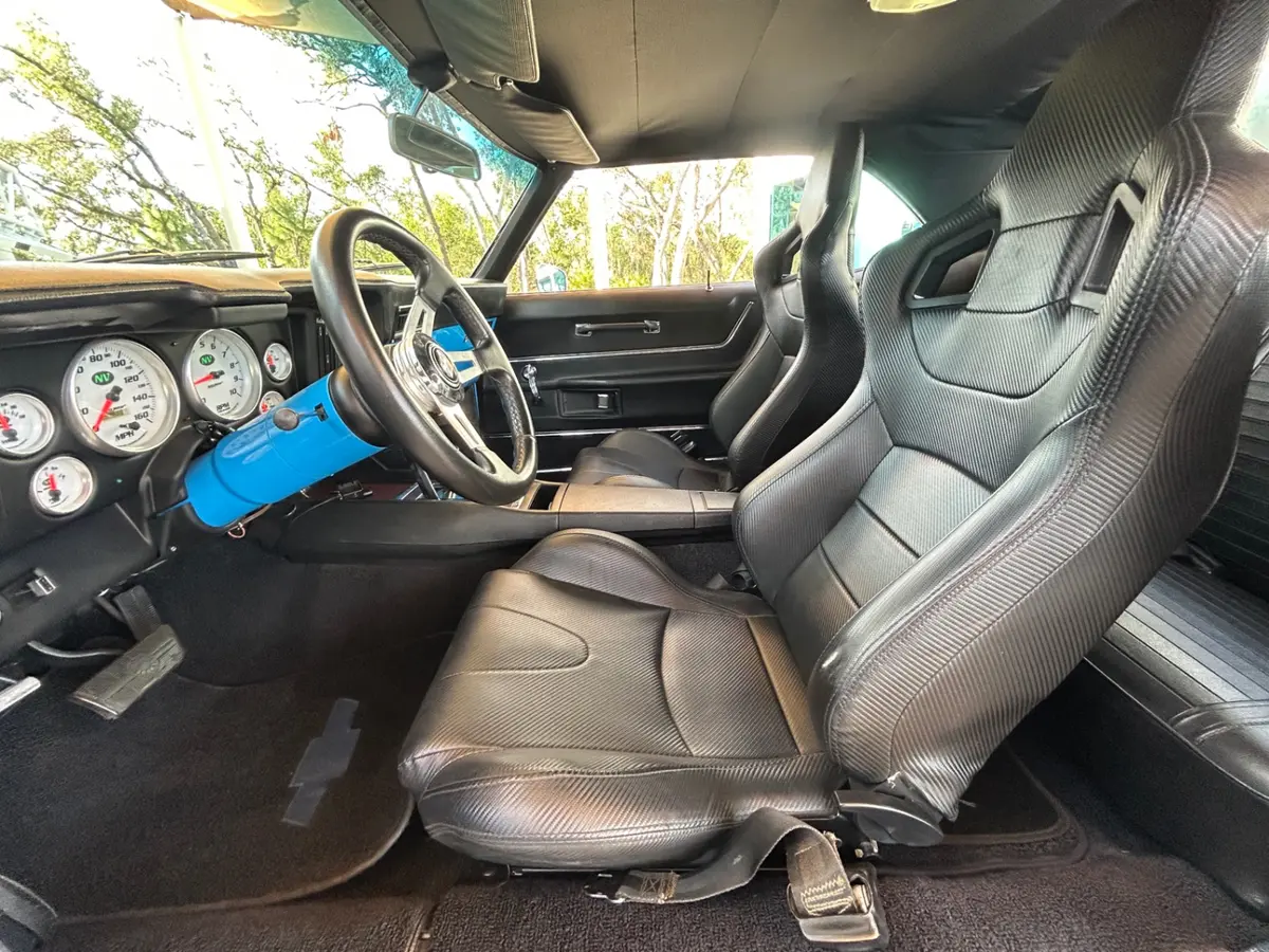 Vehicle photo 22