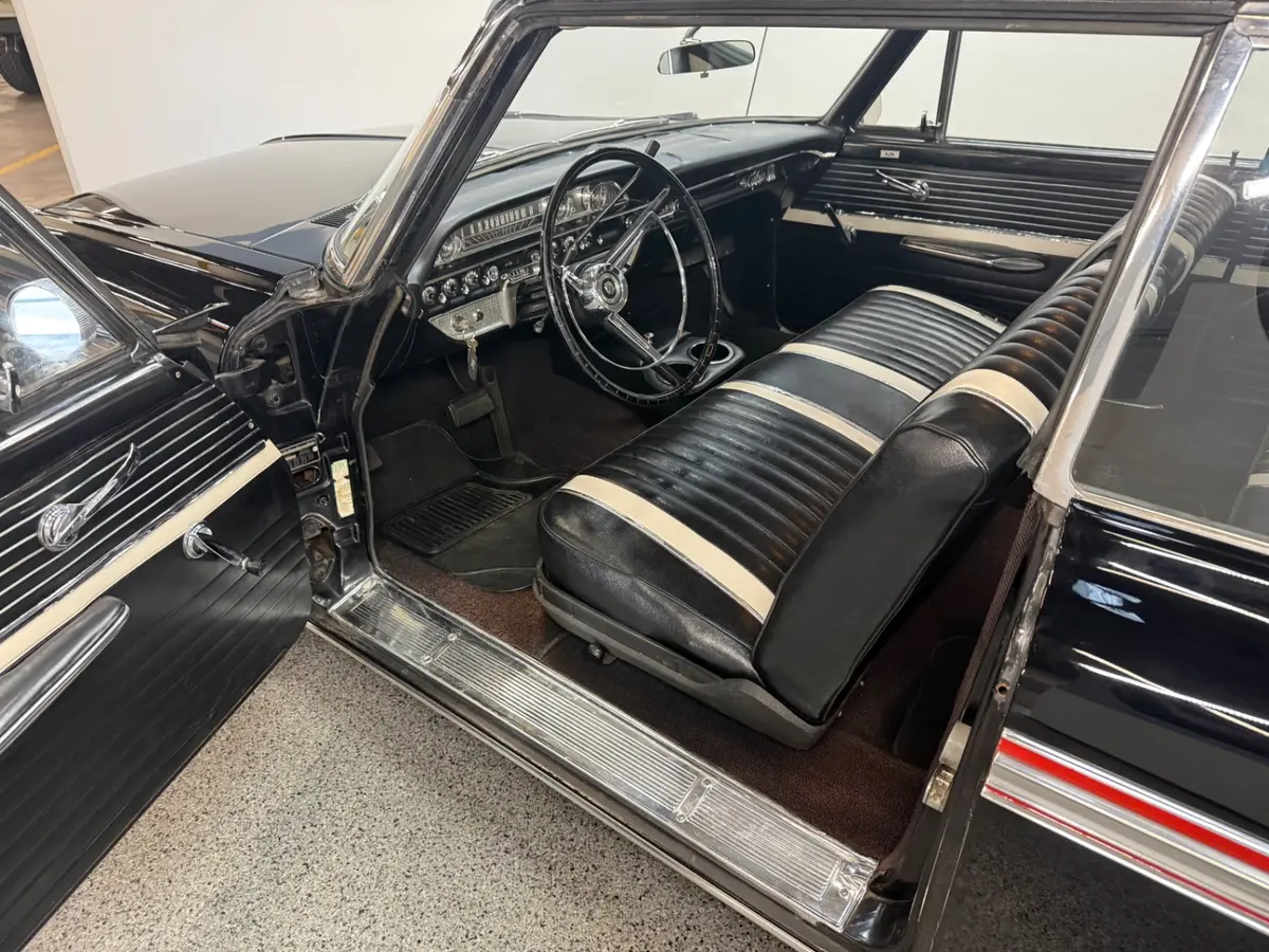 Vehicle photo 17