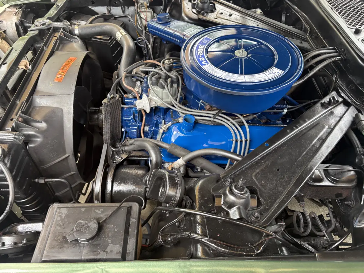 Vehicle photo 33