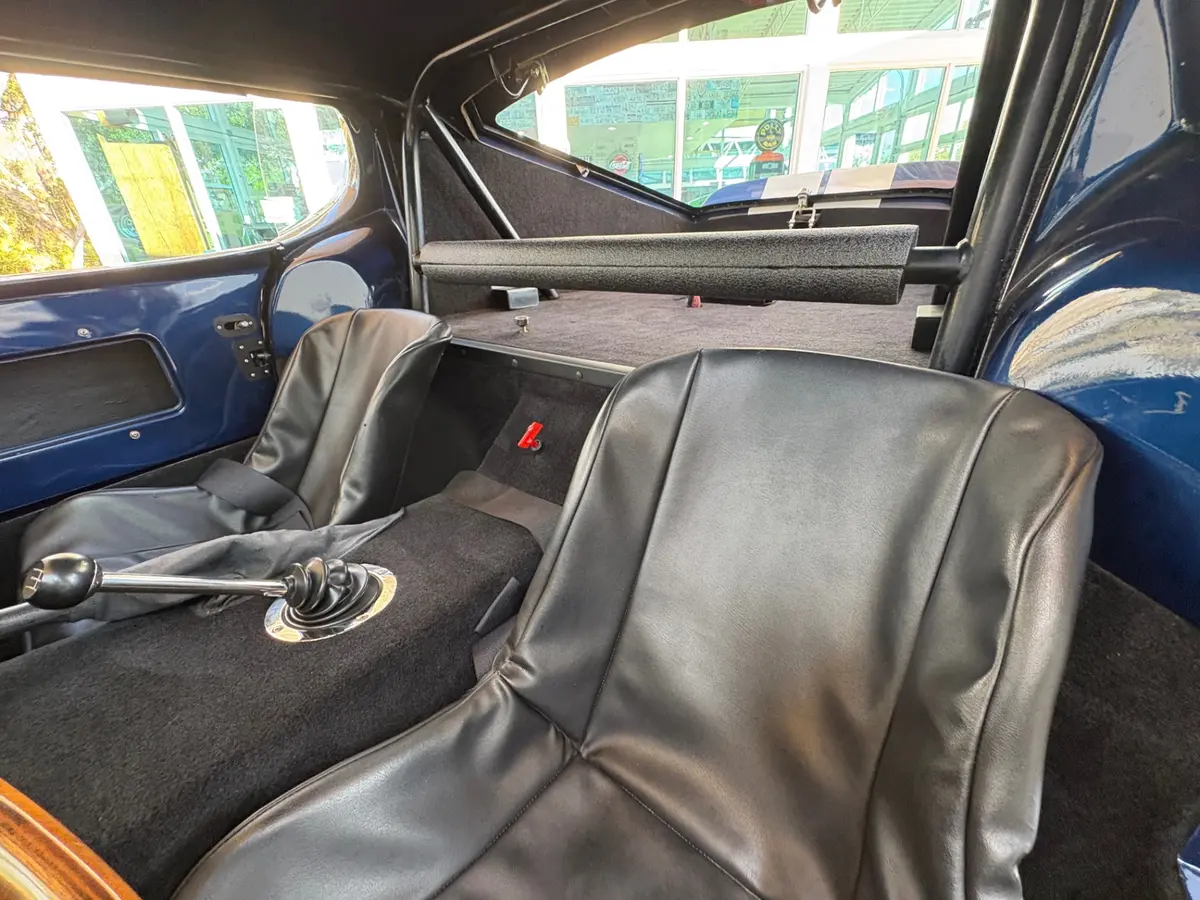 Vehicle photo 37