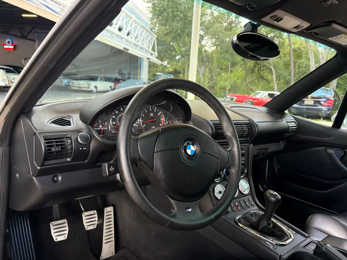 Vehicle photo 31