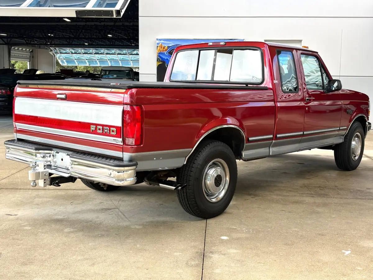 Vehicle photo 6
