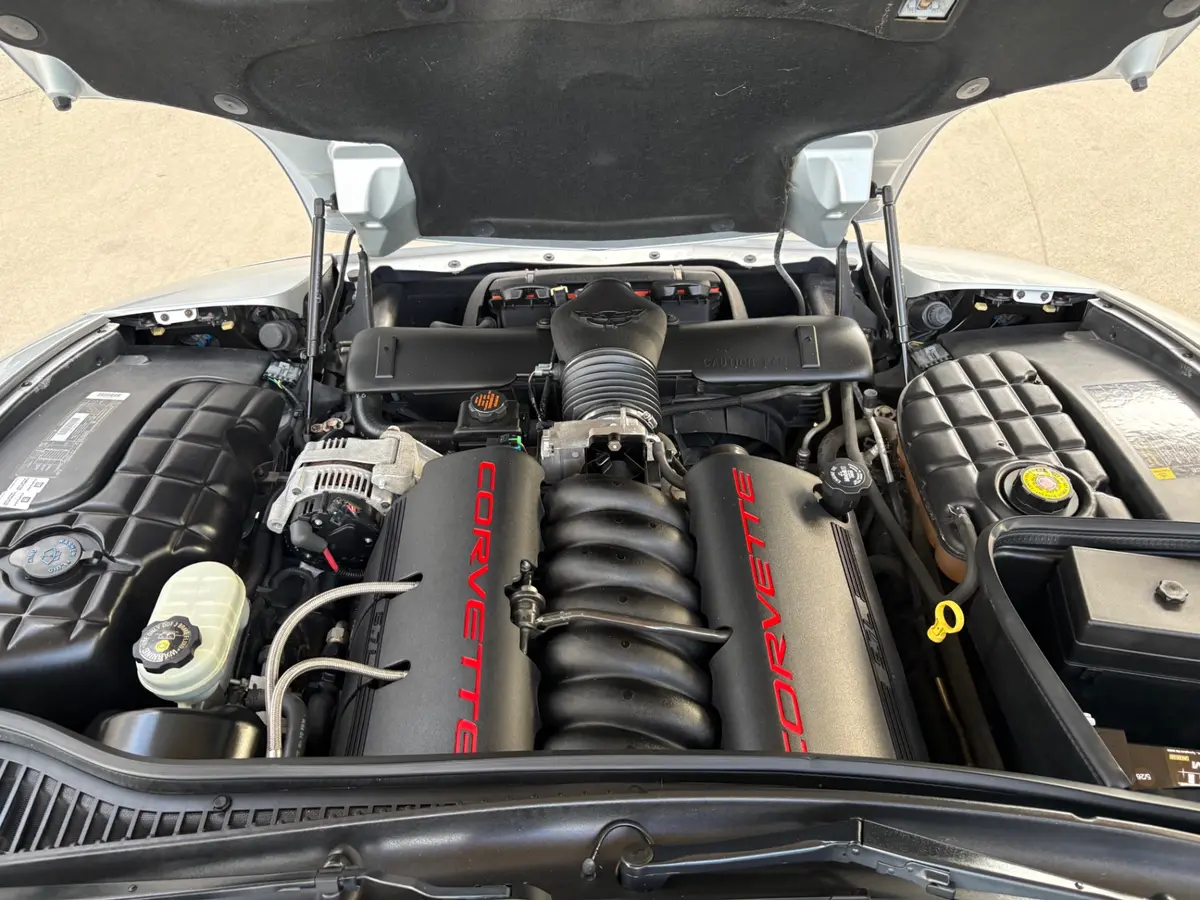 Vehicle photo 32