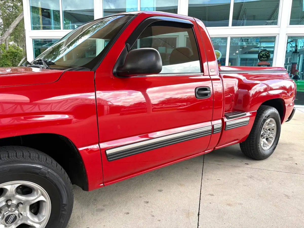 Vehicle photo 12