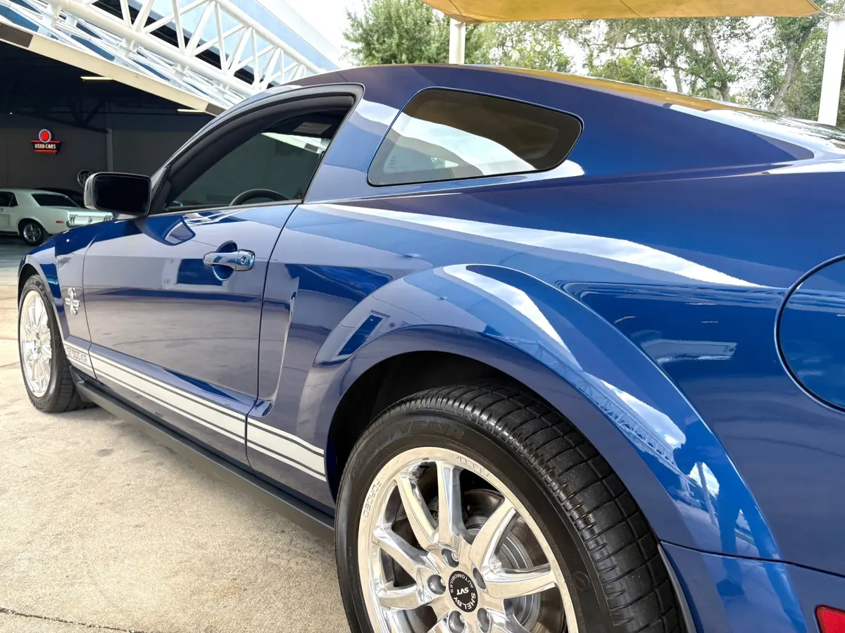 Vehicle photo 14