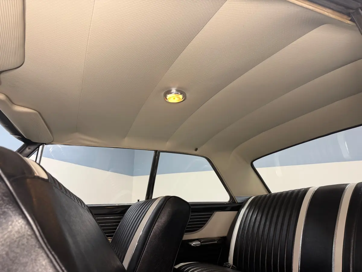 Vehicle photo 26