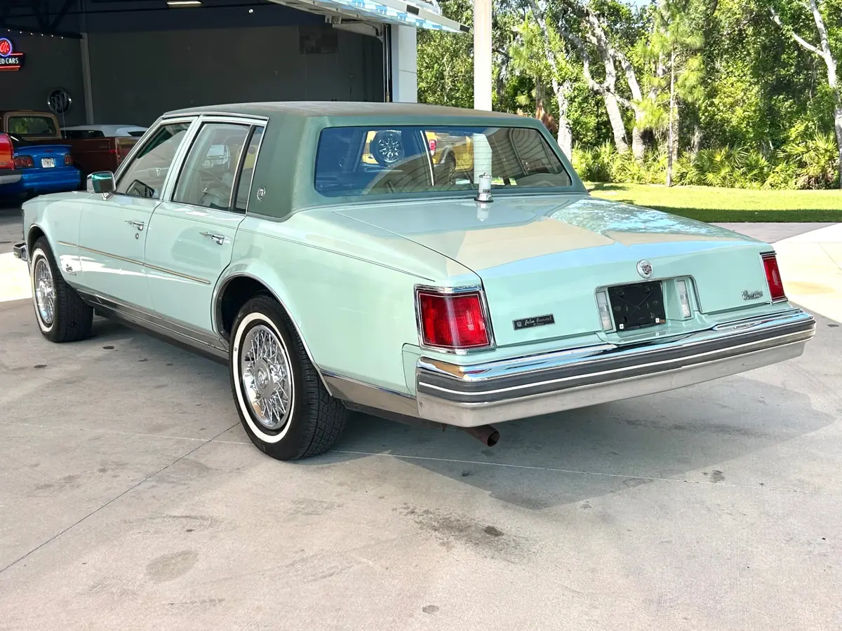 Vehicle photo 7
